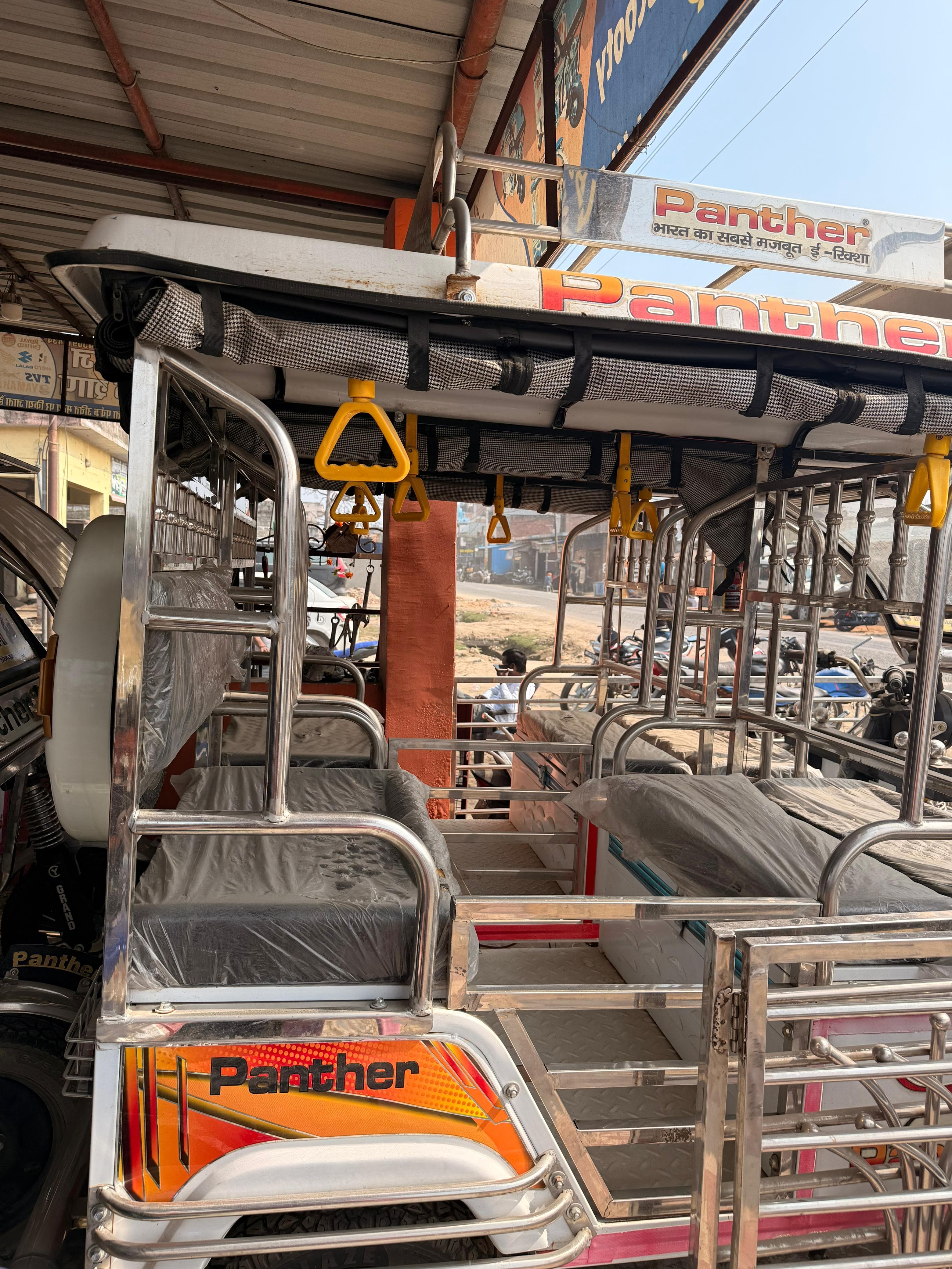 दुकान साइड व्यू